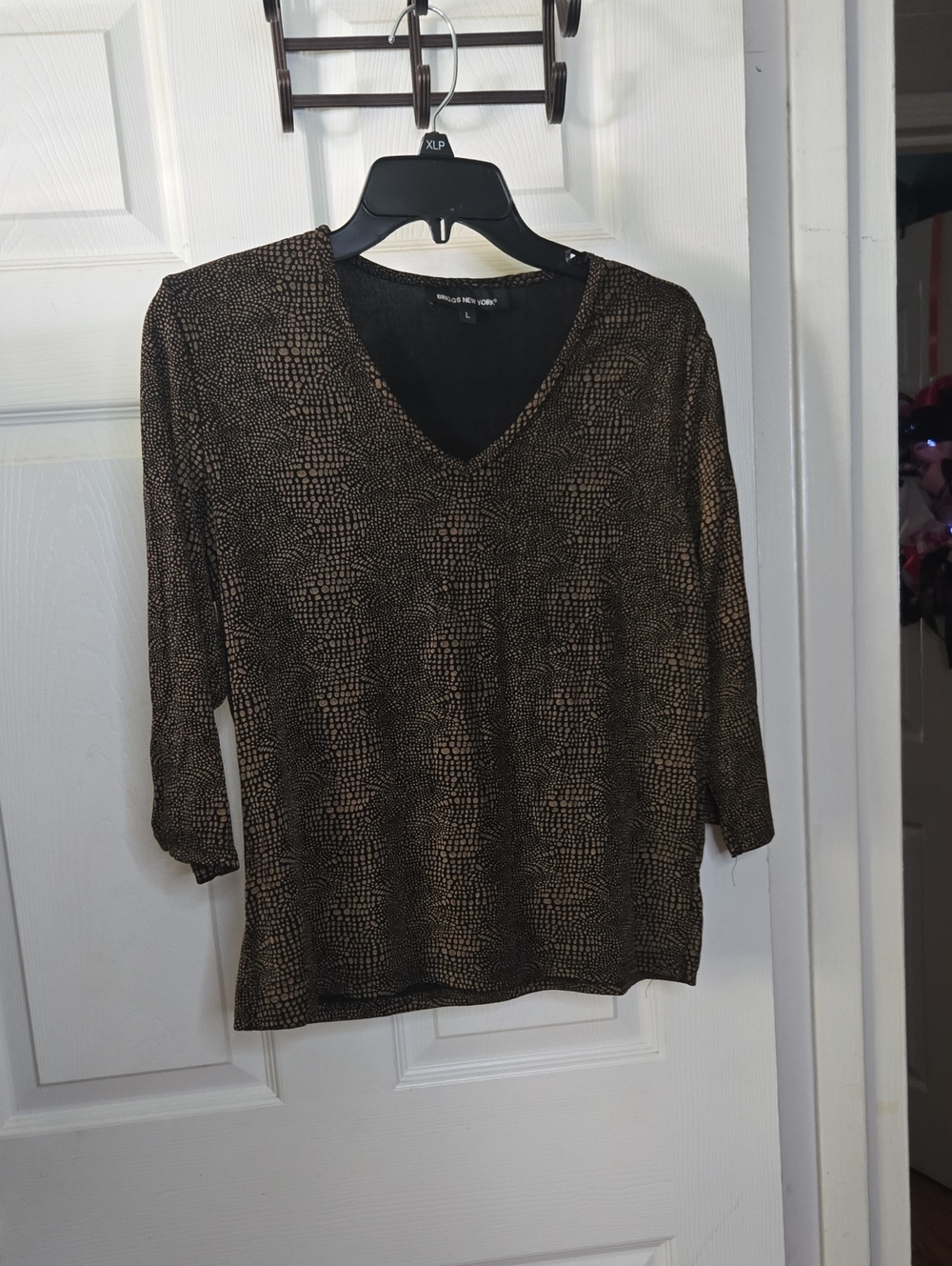 Briggs New York Black and Gold Patterned V-Neck Sweater